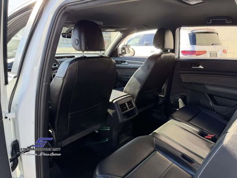 Used 2022 Volkswagen Atlas Cross Sport SE image 25