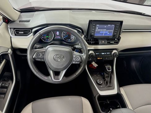 Certified 2022 Toyota RAV4 XLE Premium image 19
