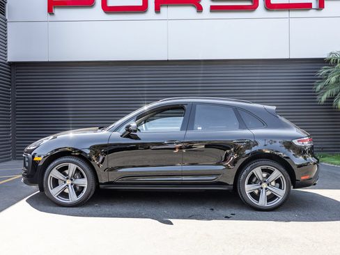 Certified 2026 Porsche Macan AWD/4WD image 2