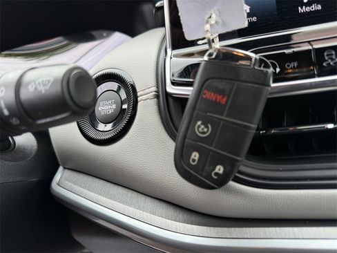 Used 2024 Jeep Compass Limited image 30