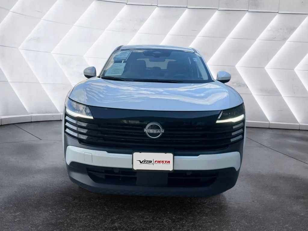 Used 2025 Nissan Kicks SV AWD/4WD image 2