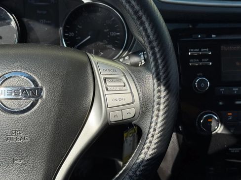 Used 2015 Nissan Rogue S AWD/4WD image 23