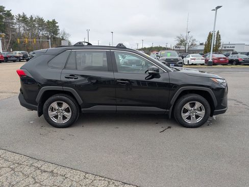Used 2022 Toyota RAV4 XLE w/ Convenience Package image 7