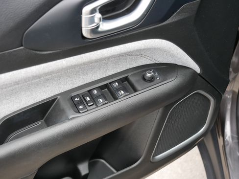 Used 2022 Jeep Compass Latitude AWD/4WD image 19