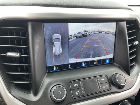 Used 2023 GMC Acadia SLT w/ Technology Package FWD image 15