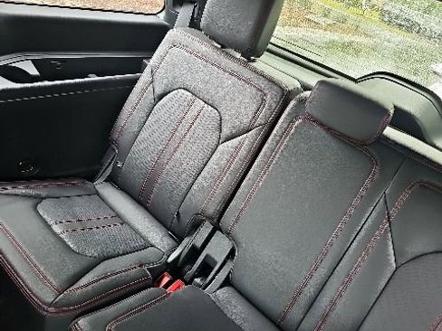 Used 2023 Ford Expedition Limited AWD/4WD image 11