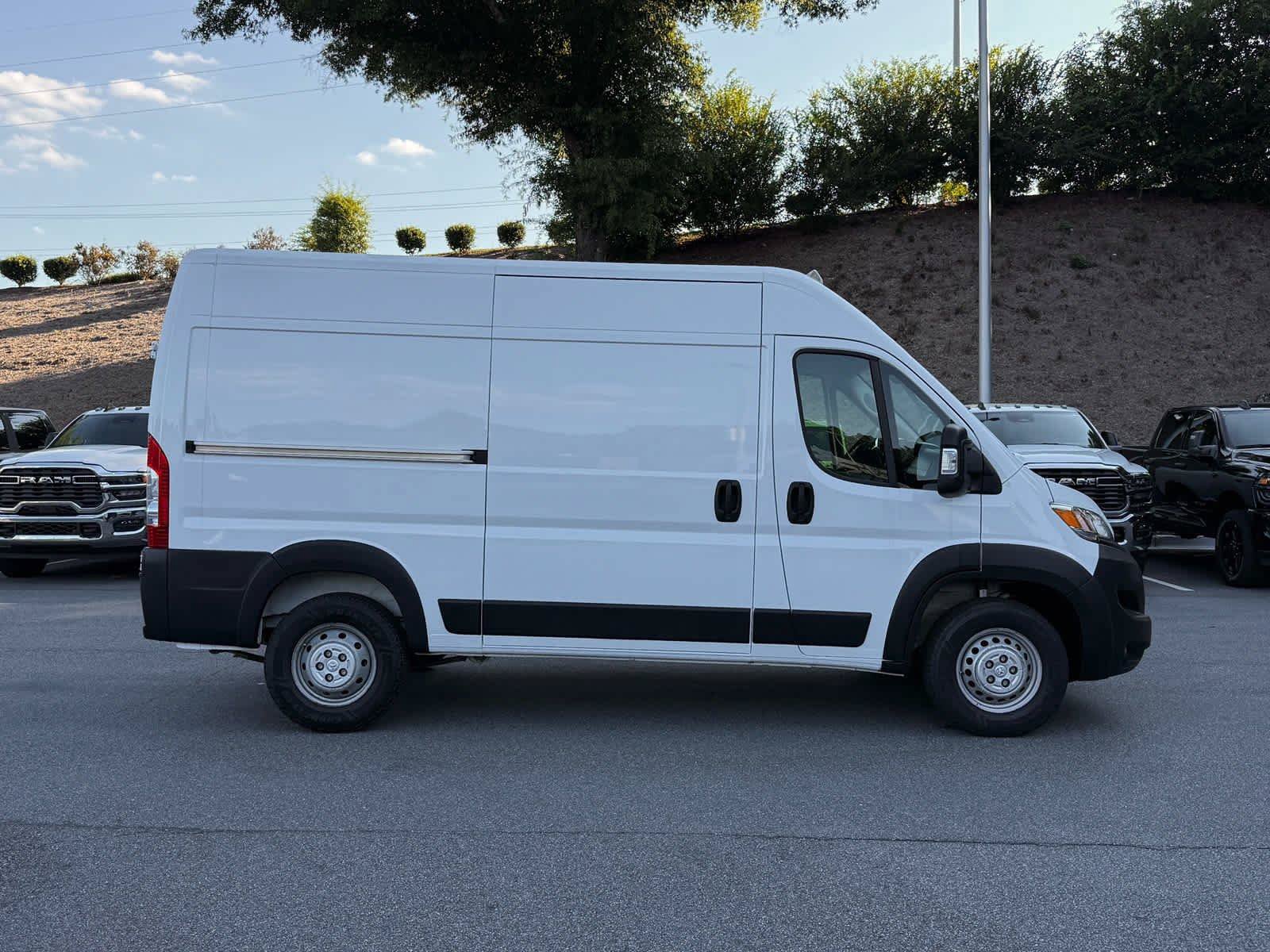 Used 2024 RAM ProMaster 2500 w/ Convenience Group FWD image 6