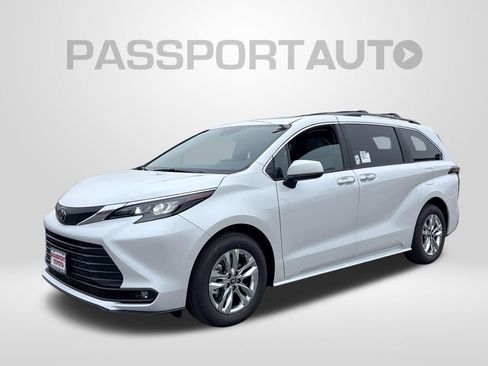 New 2026 Toyota Sienna XLE image 1
