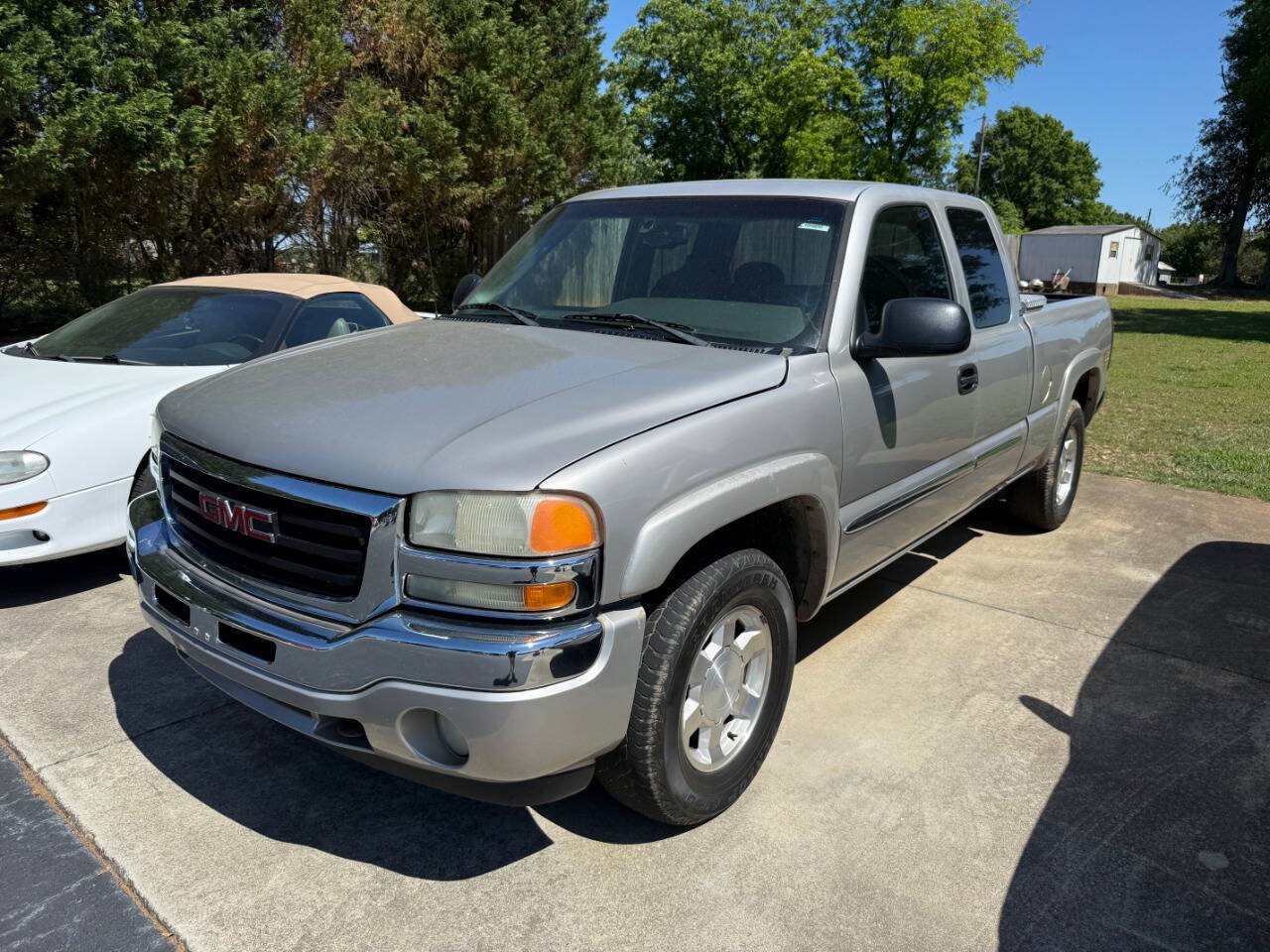 Used 2005 GMC Sierra 1500 SLE w/ Light Duty Power Package AWD/4WD image 1