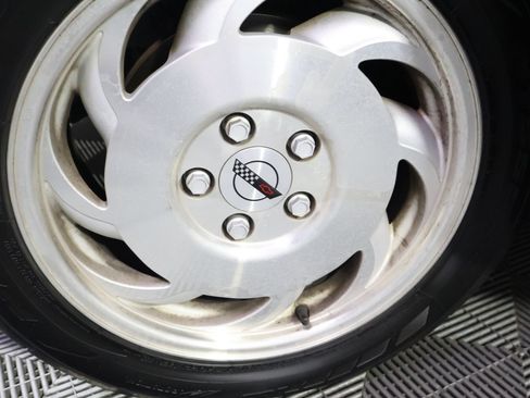 Used 1995 Chevrolet Corvette Coupe RWD image 19