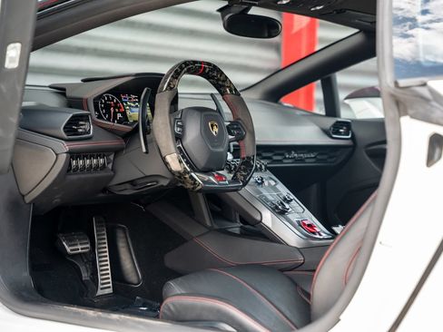Used 2015 Lamborghini Huracan LP 610-4 AWD/4WD image 23