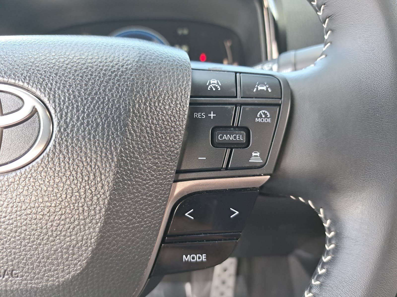 Used 2025 Toyota Camry SE w/ Convenience Package FWD image 18
