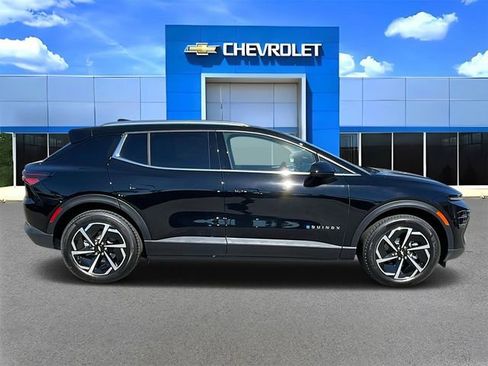 New 2026 Chevrolet Equinox EV LT image 2