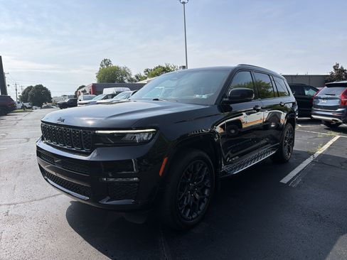 Used 2025 Jeep Grand Cherokee L Summit AWD/4WD image 3