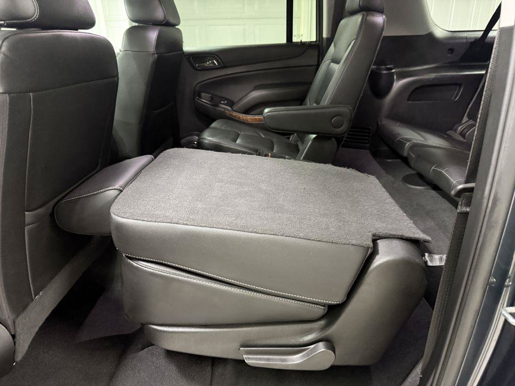 Used 2020 Chevrolet Suburban Premier AWD/4WD image 37