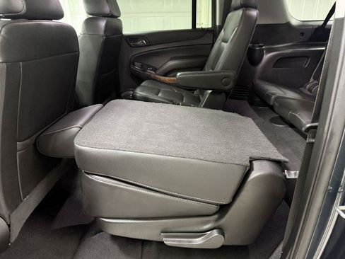 Used 2020 Chevrolet Suburban Premier AWD/4WD image 37