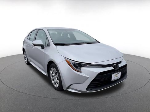 Used 2025 Toyota Corolla LE FWD image 3
