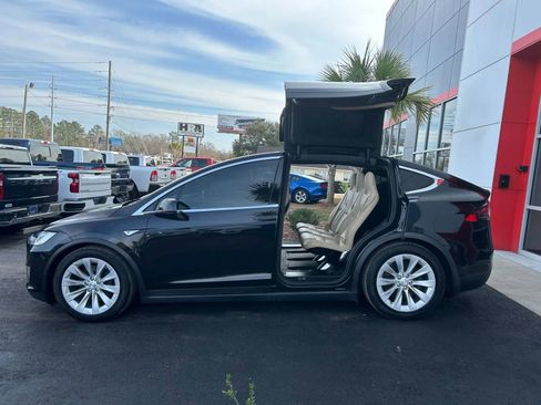 Used 2016 Tesla Model X 90D image 14