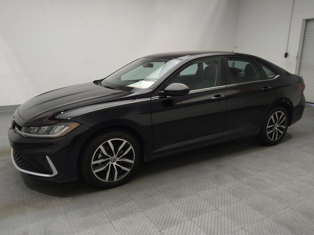 Used 2025 Volkswagen Jetta SE FWD image 2