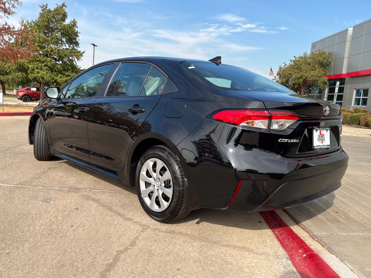 Used 2026 Toyota Corolla LE FWD image 8
