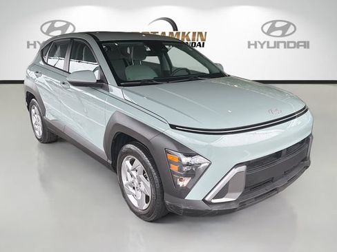 Certified 2025 Hyundai Kona SE FWD image 3