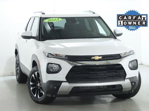 Used 2023 Chevrolet TrailBlazer LT w/ Convenience Package AWD/4WD image 2