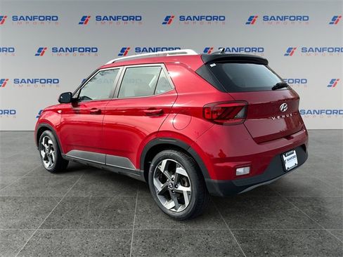Used 2022 Hyundai Venue SEL image 3