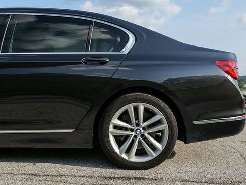 Used 2019 BMW 750i xDrive w/ Executive Package AWD/4WD image 5