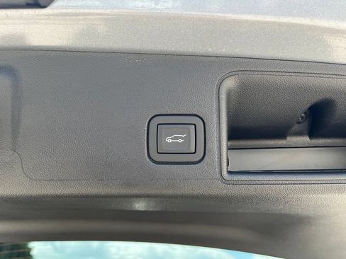 Used 2024 GMC Terrain SLE w/ Driver Convenience Package AWD/4WD image 12