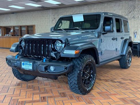 Used 2023 Jeep Wrangler Unlimited w/ Sun & Screen Package AWD/4WD image 4