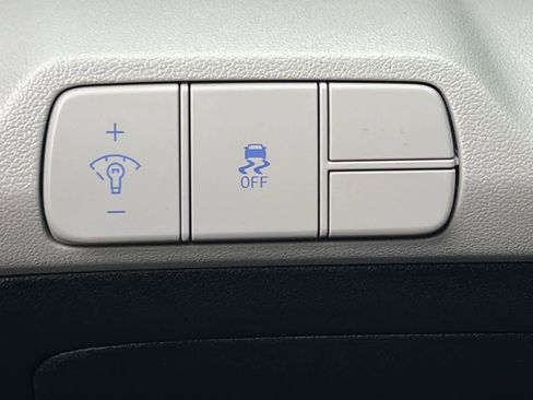 Used 2025 Hyundai Elantra Limited image 33