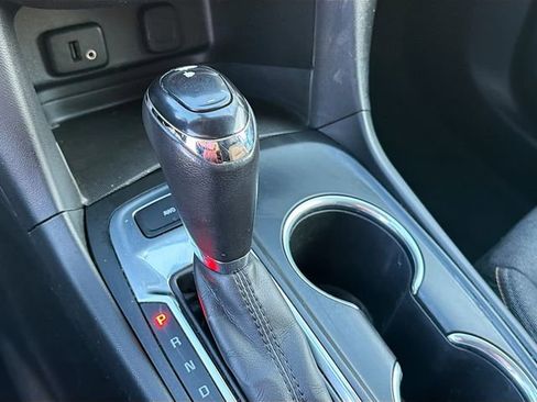 Used 2018 Chevrolet Equinox LT image 16