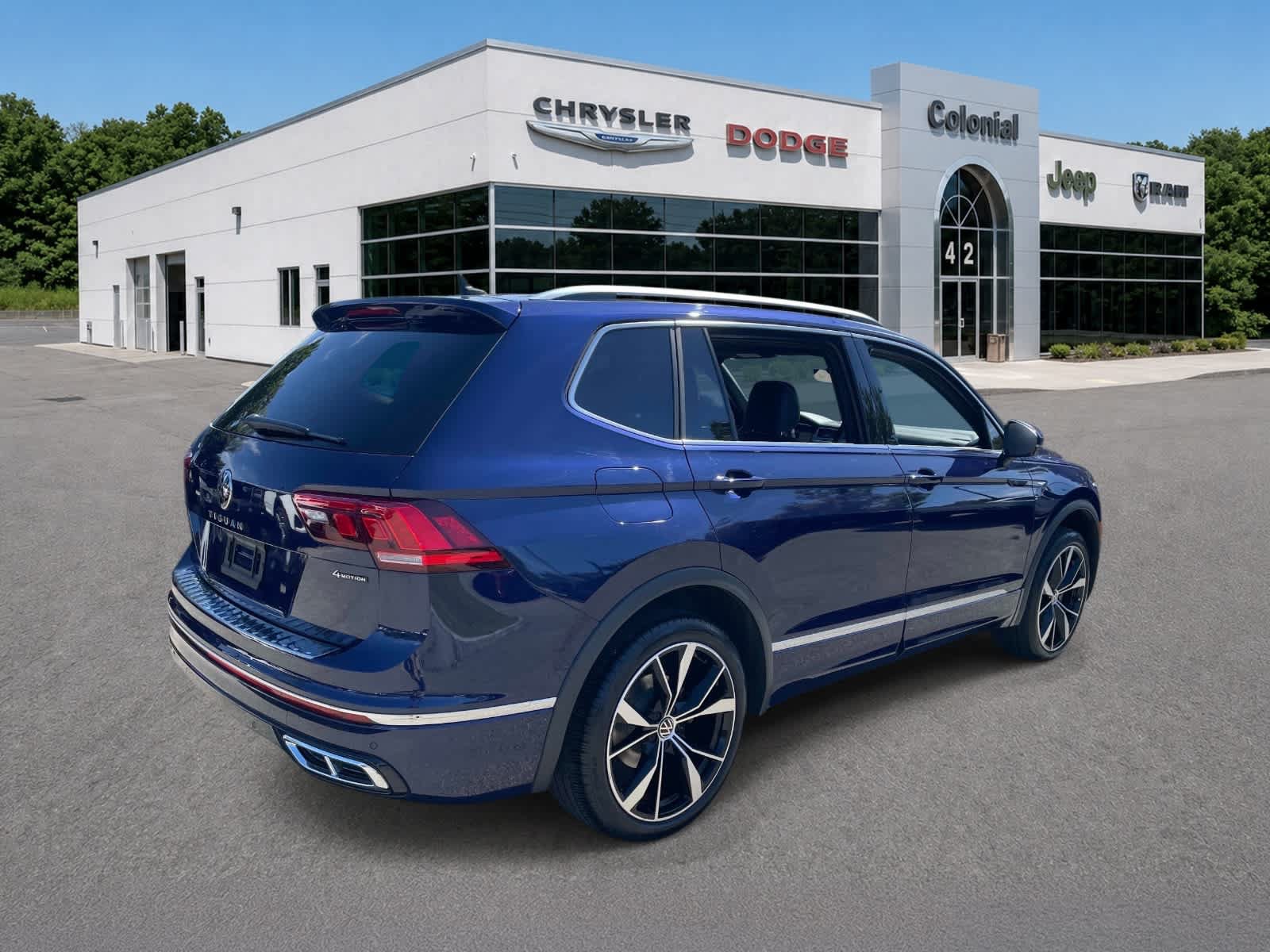 Used 2022 Volkswagen Tiguan SEL R-Line AWD/4WD image 9