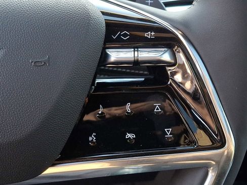 Certified 2025 Cadillac Escalade ESV Premium Luxury AWD/4WD image 19