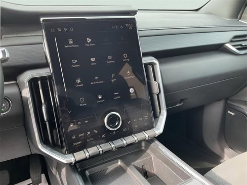 Used 2025 GMC Acadia Elevation image 41