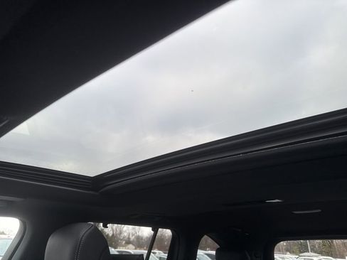 Used 2023 Lexus LX 600 4WD w/ Luxury Package image 19