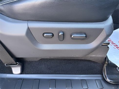 Used 2016 Ford F350 Lariat w/ Chrome Package image 11