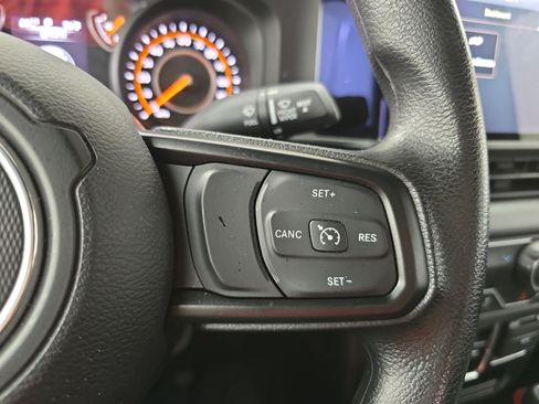 Used 2025 Jeep Gladiator Sport AWD/4WD image 17