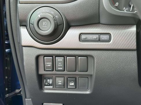 Used 2024 Nissan Titan PRO-4X w/ Pro-4x Convenience Package AWD/4WD image 22