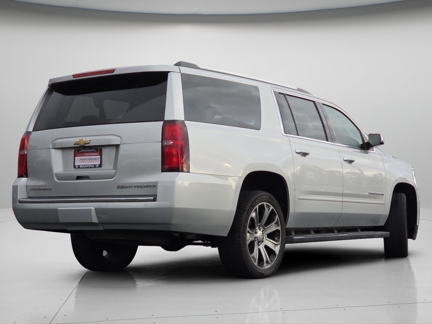 Used 2019 Chevrolet Suburban Premier AWD/4WD image 23