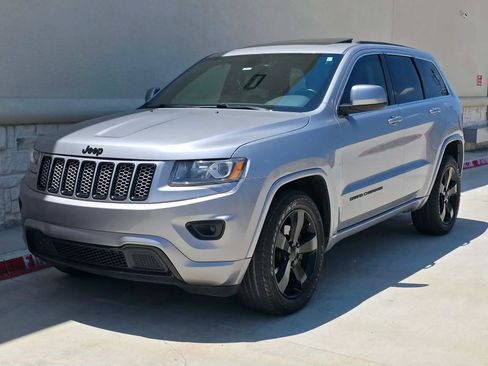 Used 2015 Jeep Grand Cherokee Altitude AWD/4WD image 7