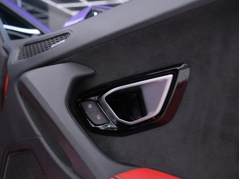 Used 2021 Lamborghini Huracan EVO RWD image 32