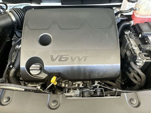 Used 2023 Chevrolet Traverse LS FWD image 12