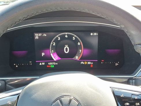 Used 2022 Volkswagen Tiguan SE R-Line image 20