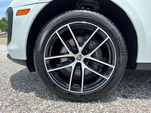 Used 2024 Porsche Macan AWD/4WD image 27