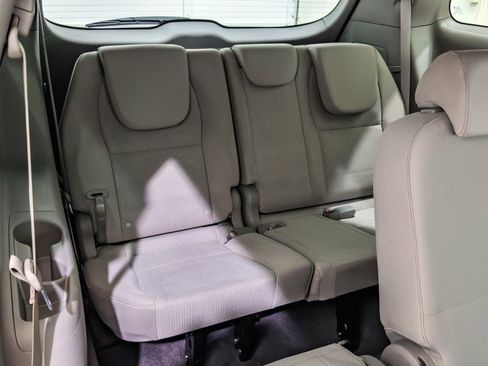 Used 2019 Kia Sedona LX image 17