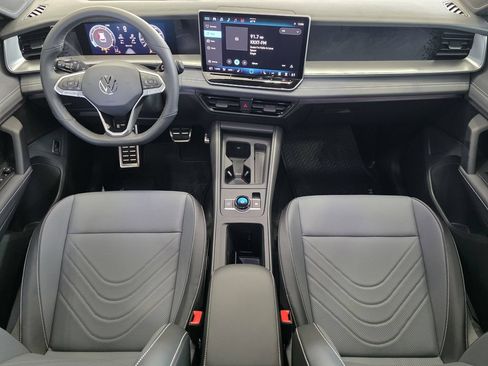 New 2026 Volkswagen Tiguan SE FWD image 23