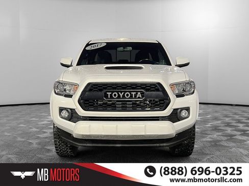 Used 2017 Toyota Tacoma SR5 image 10