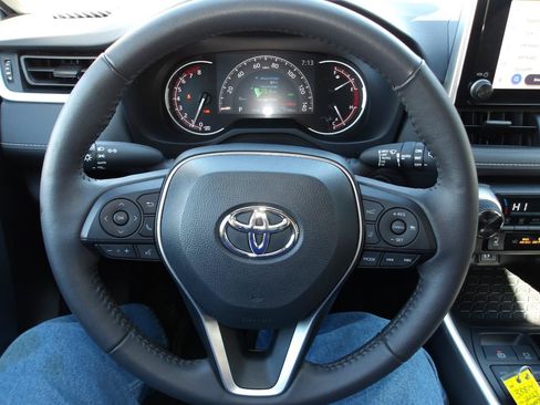 Used 2023 Toyota RAV4 XLE w/ Convenience Package AWD/4WD image 15