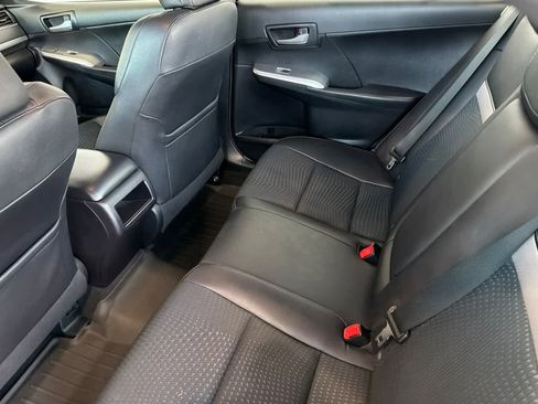 Used 2014 Toyota Camry Hybrid image 4